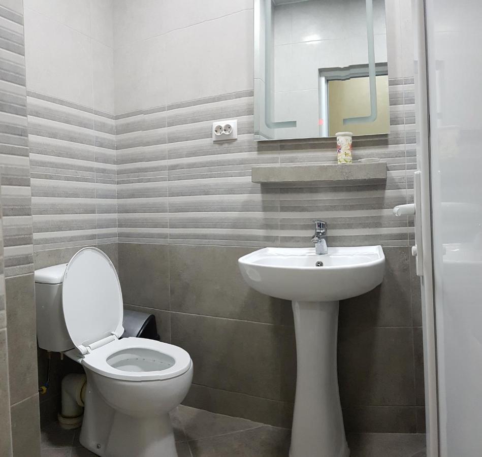 Guest House 15A Kutaisi Ngoại thất bức ảnh