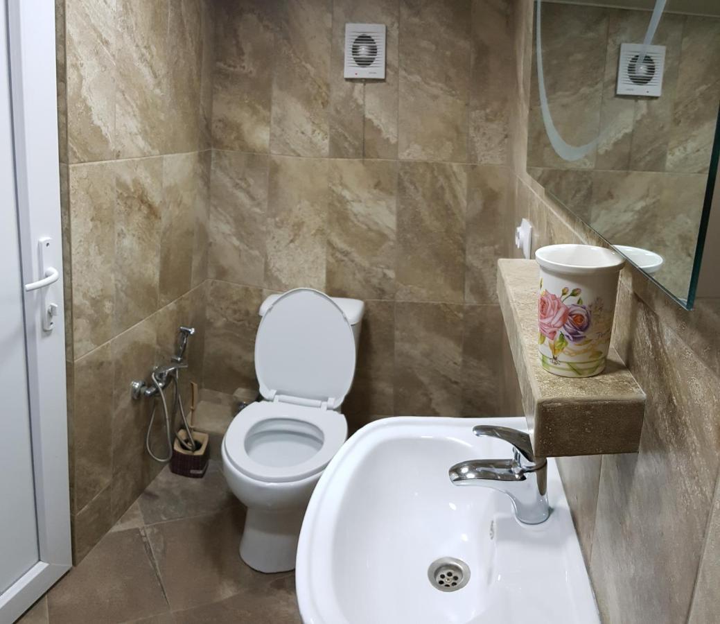Guest House 15A Kutaisi Ngoại thất bức ảnh
