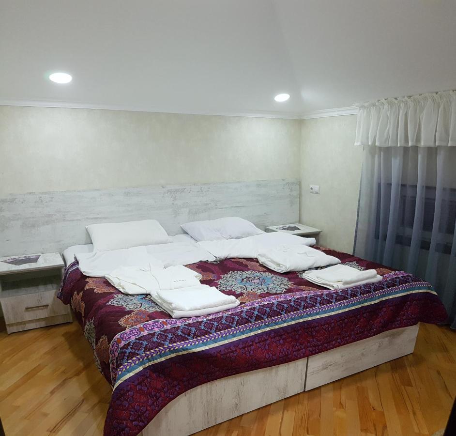 Guest House 15A Kutaisi Ngoại thất bức ảnh