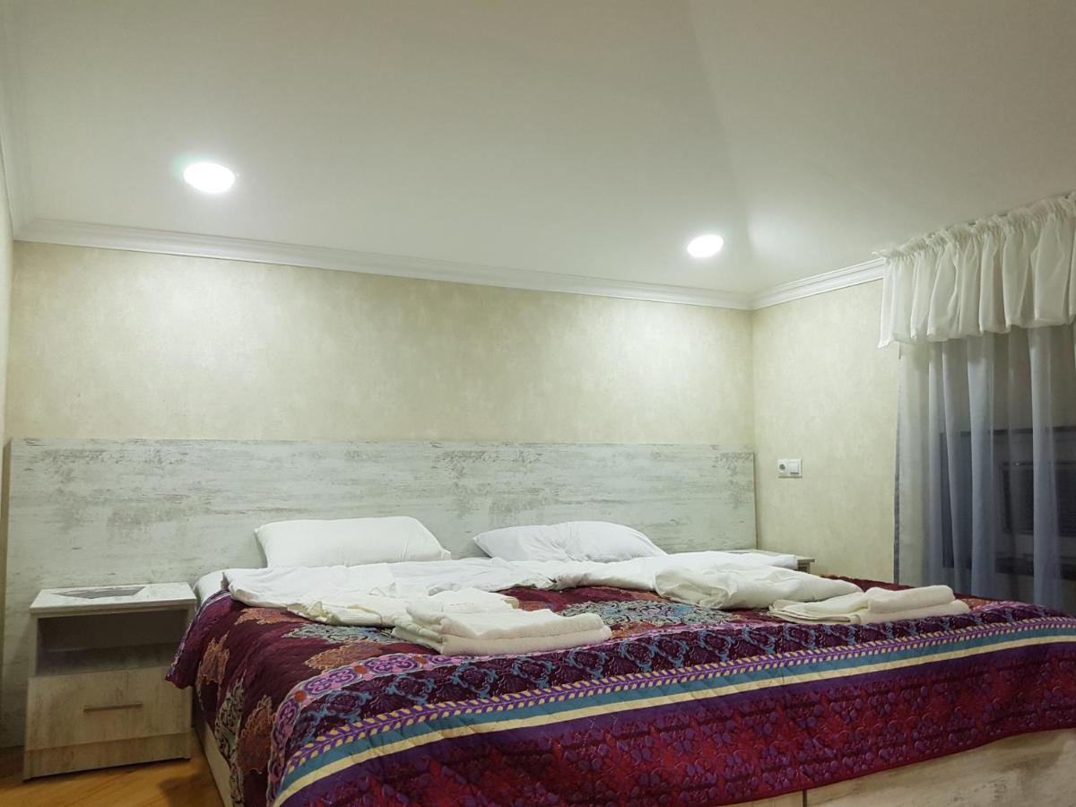 Guest House 15A Kutaisi Ngoại thất bức ảnh