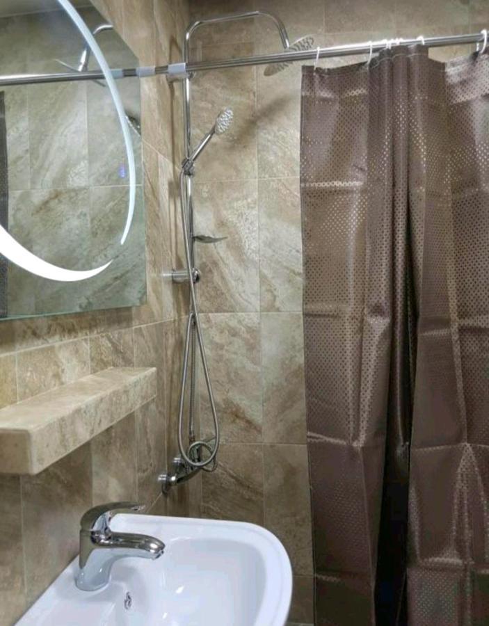 Guest House 15A Kutaisi Ngoại thất bức ảnh