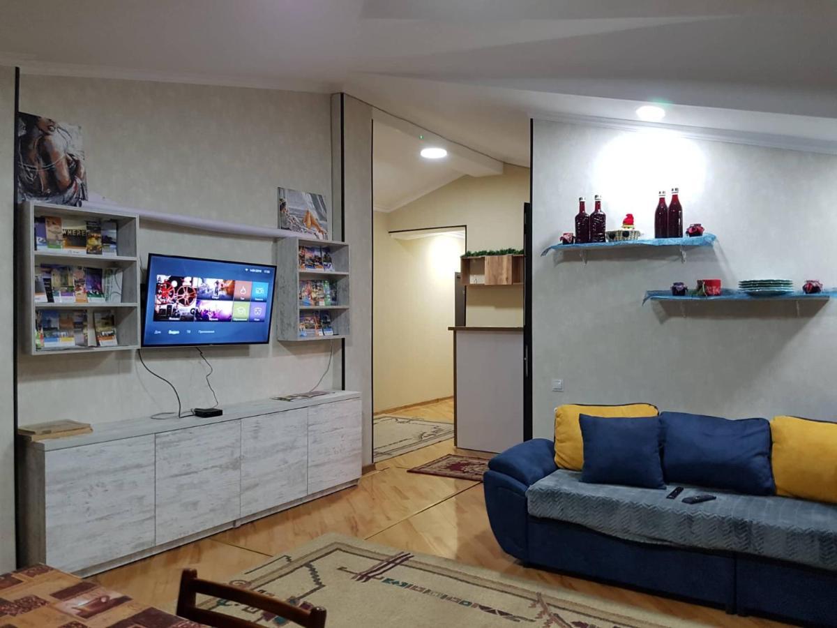 Guest House 15A Kutaisi Ngoại thất bức ảnh