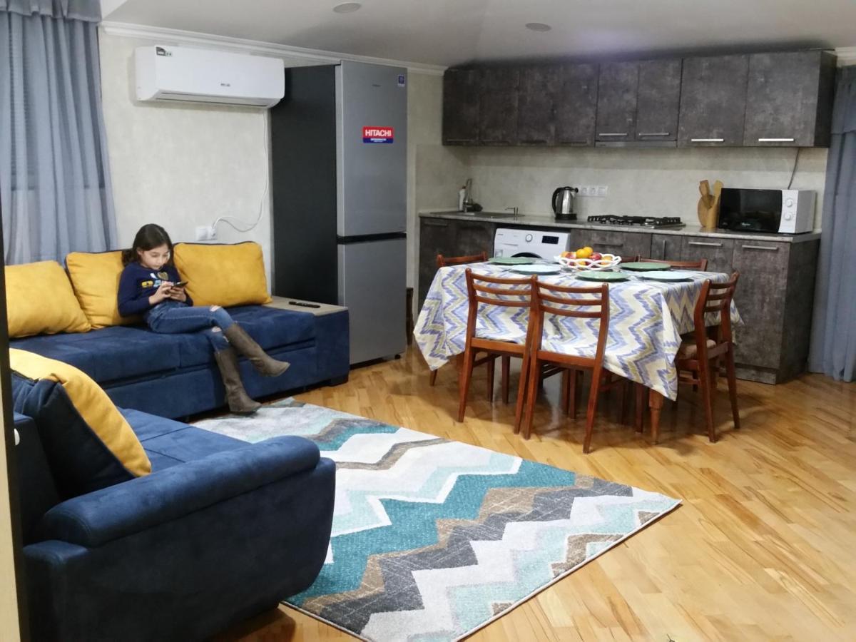 Guest House 15A Kutaisi Ngoại thất bức ảnh