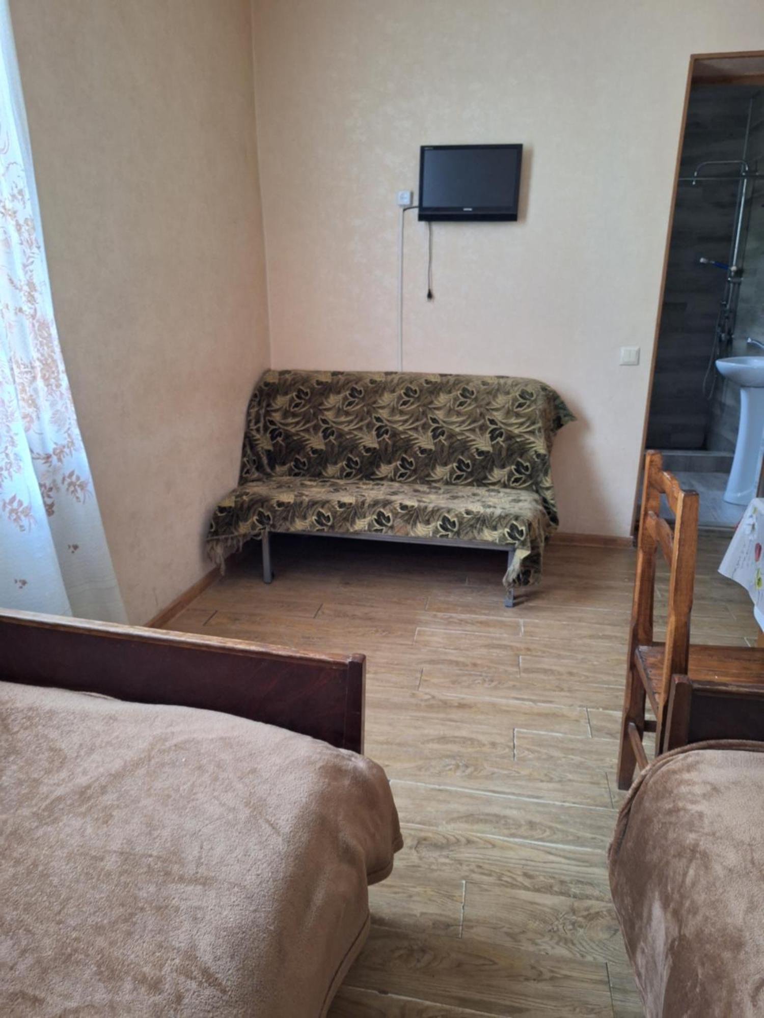 Guest House 15A Kutaisi Ngoại thất bức ảnh