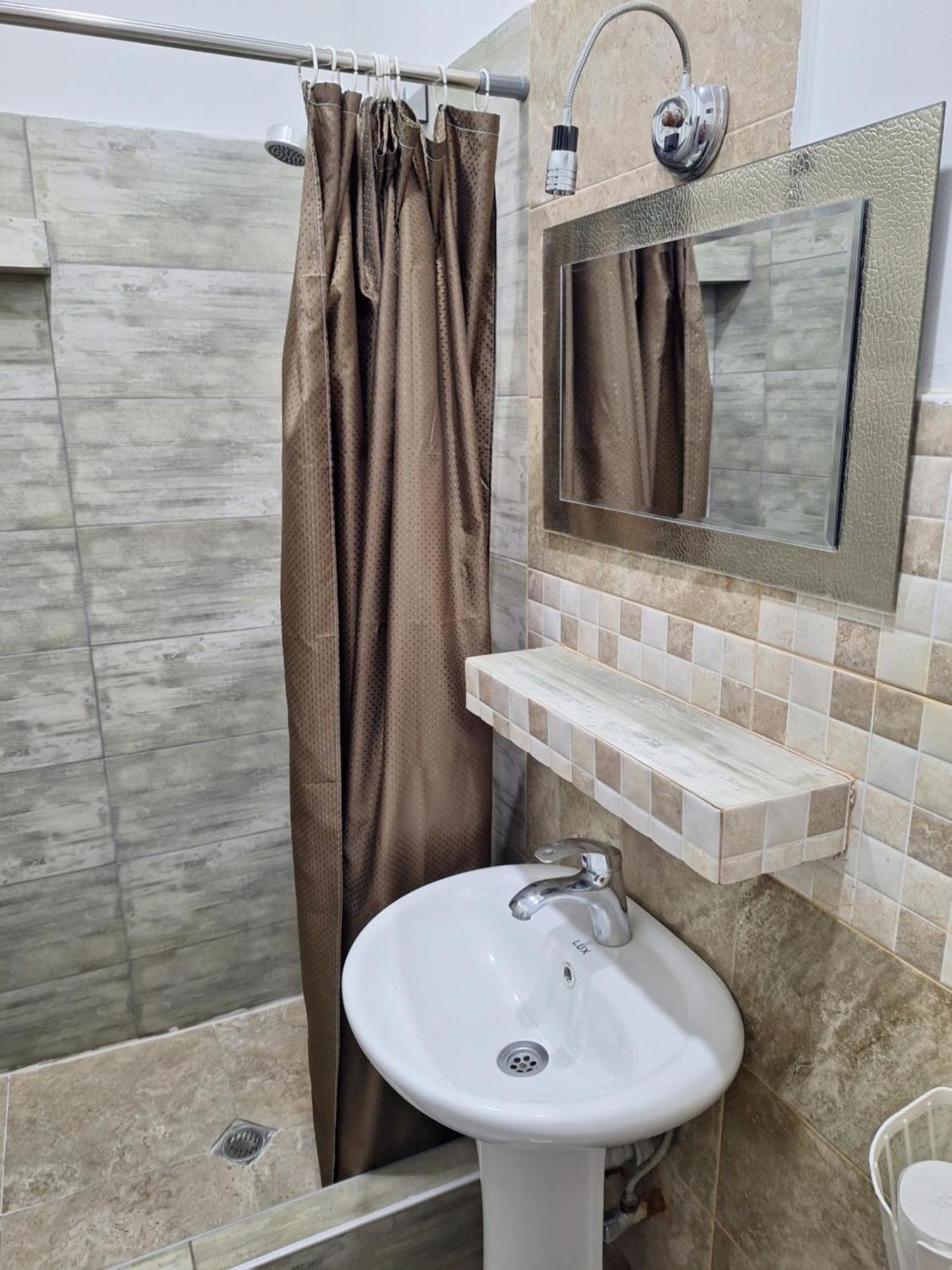 Guest House 15A Kutaisi Ngoại thất bức ảnh