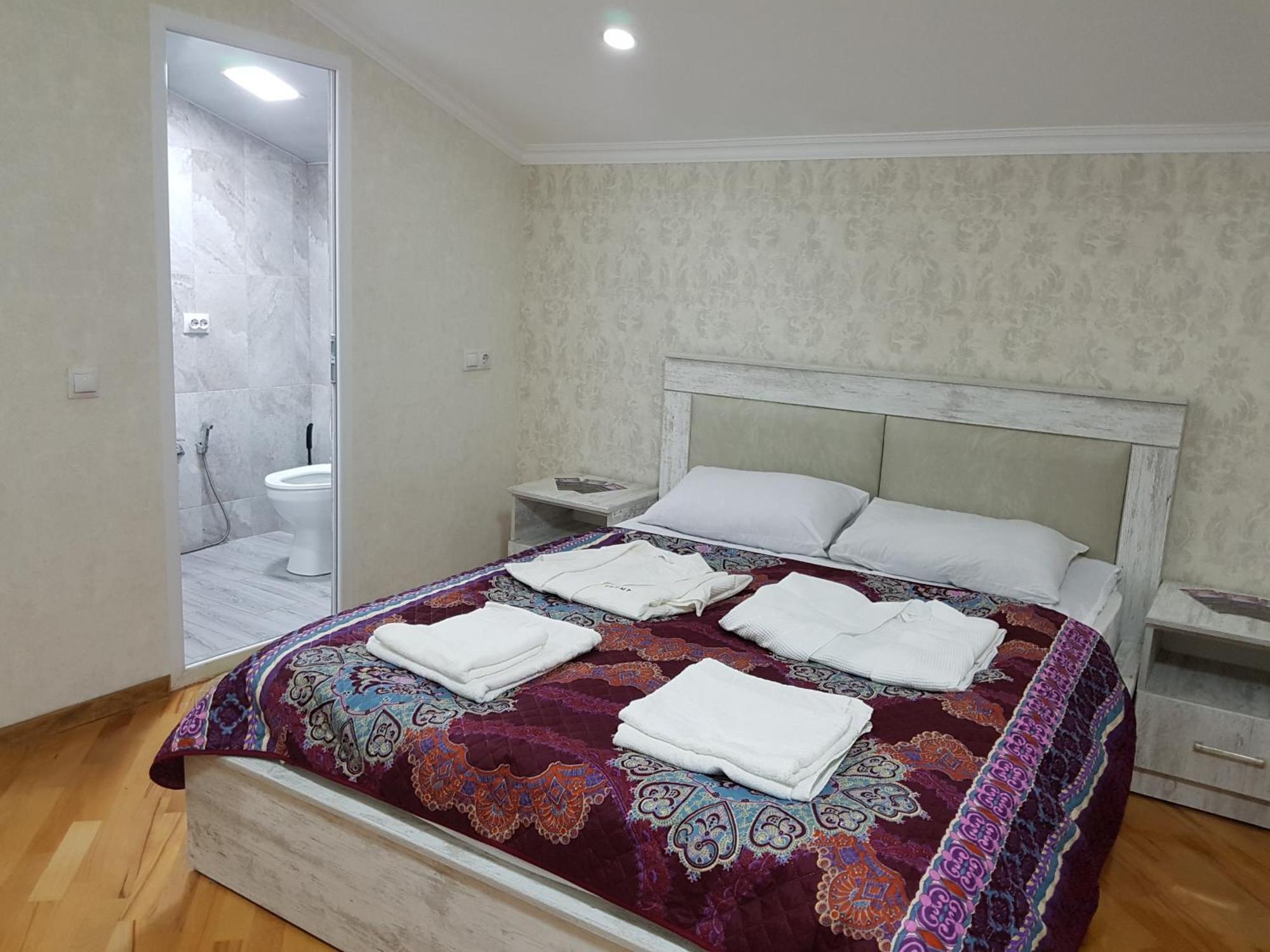 Guest House 15A Kutaisi Ngoại thất bức ảnh