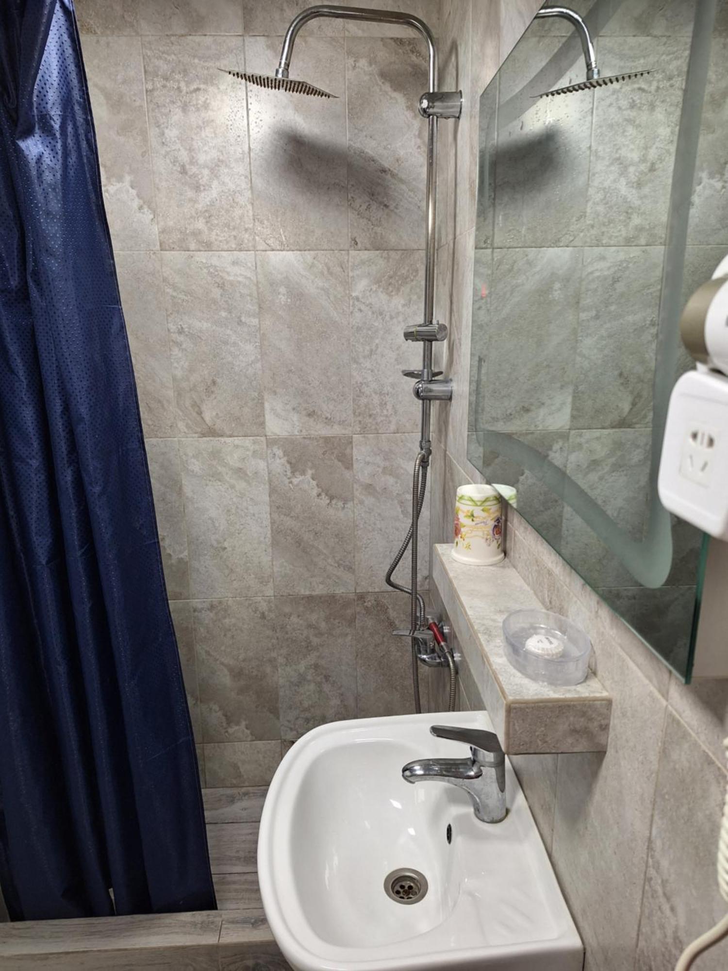 Guest House 15A Kutaisi Ngoại thất bức ảnh