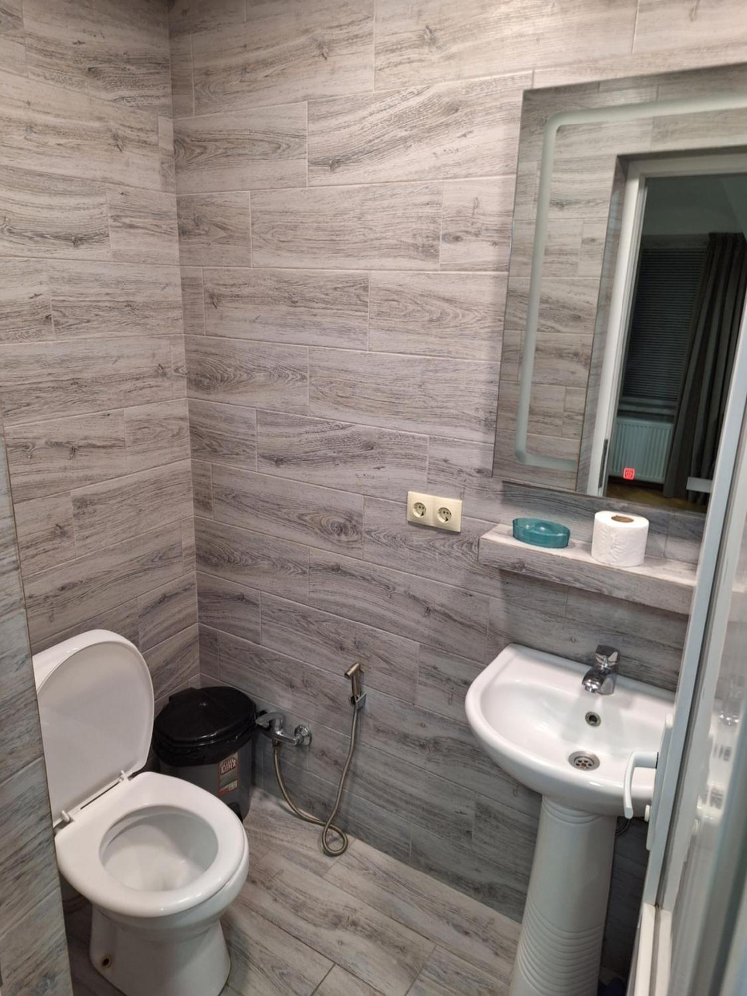 Guest House 15A Kutaisi Ngoại thất bức ảnh