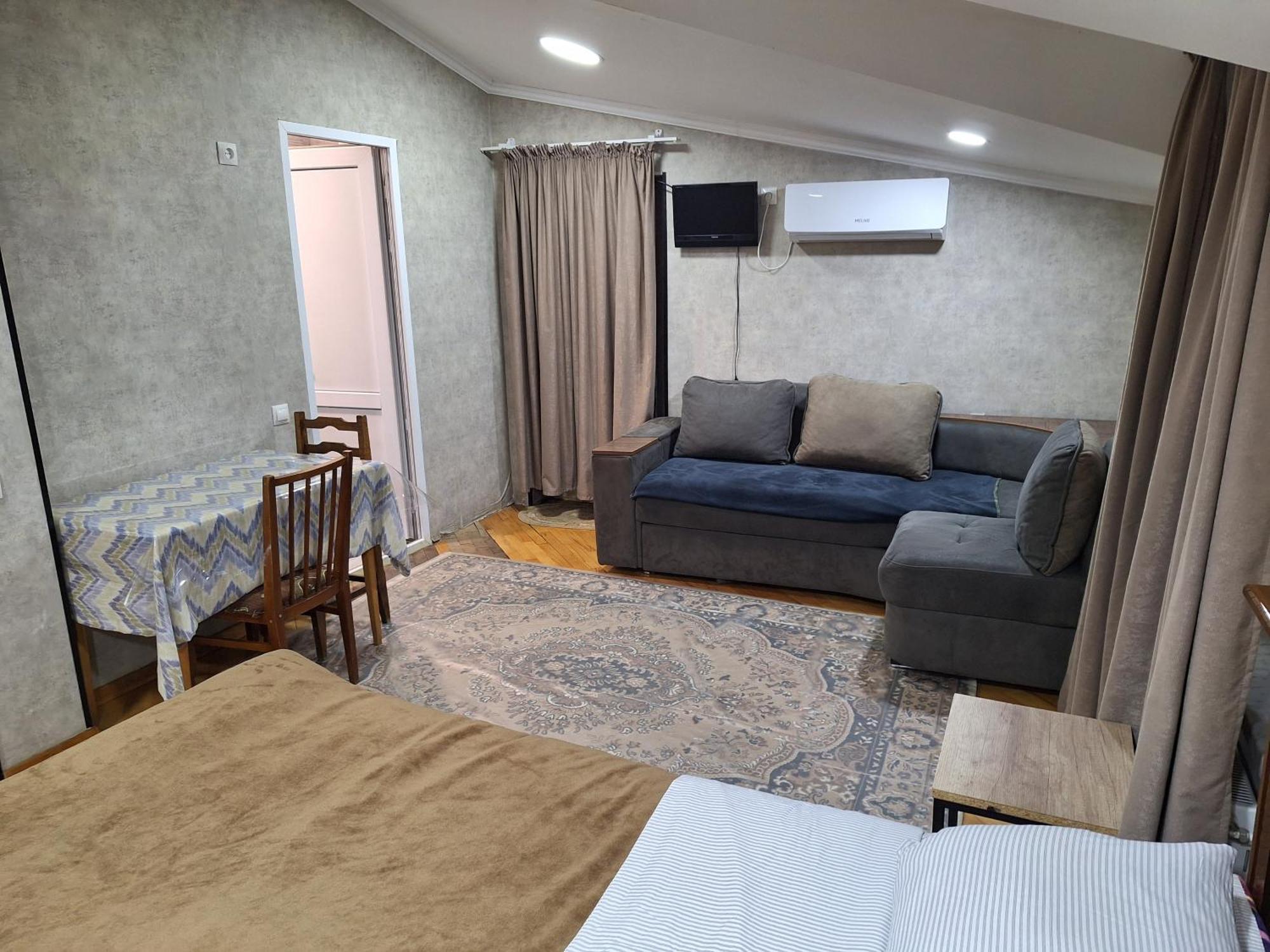 Guest House 15A Kutaisi Ngoại thất bức ảnh