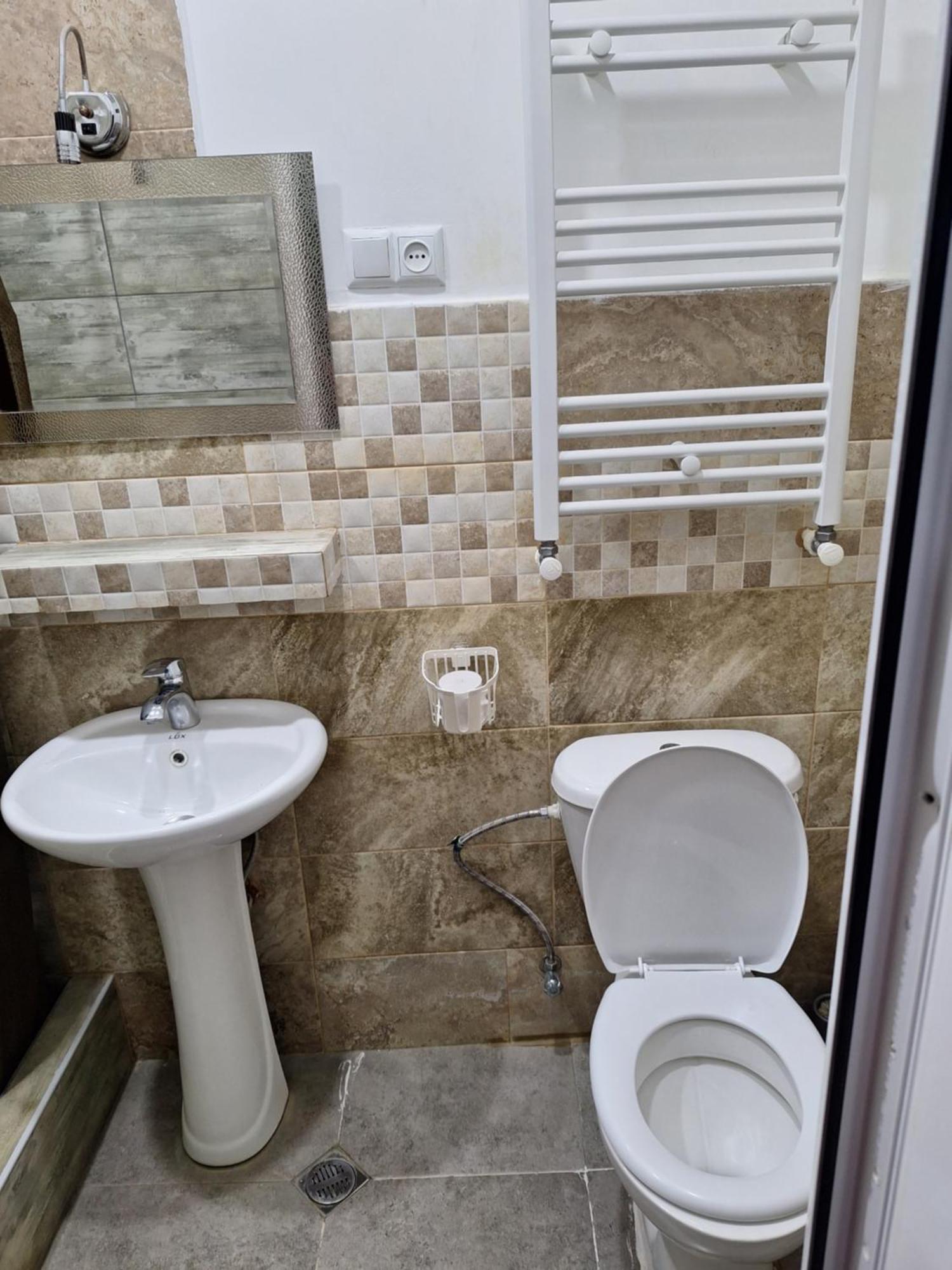 Guest House 15A Kutaisi Ngoại thất bức ảnh